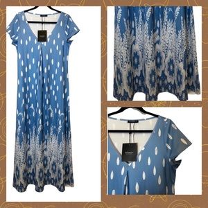 👗NWT Light Blue & White Flowy Summer Dress Size Médium👗